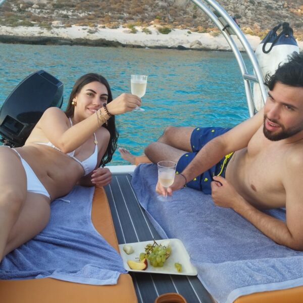 Menies Boat Tour from Kissamos - 9 Pax - Caarpe Diem