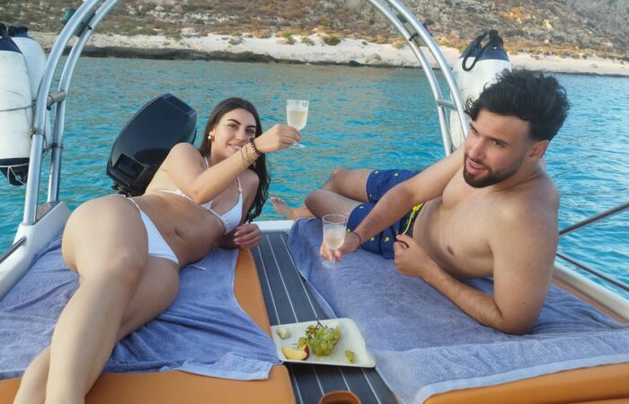 Menies Boat Tour from Kissamos - 9 Pax - Caarpe Diem